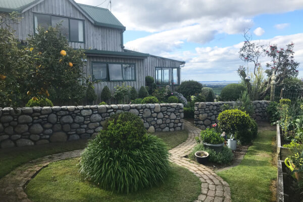 River stone Fence